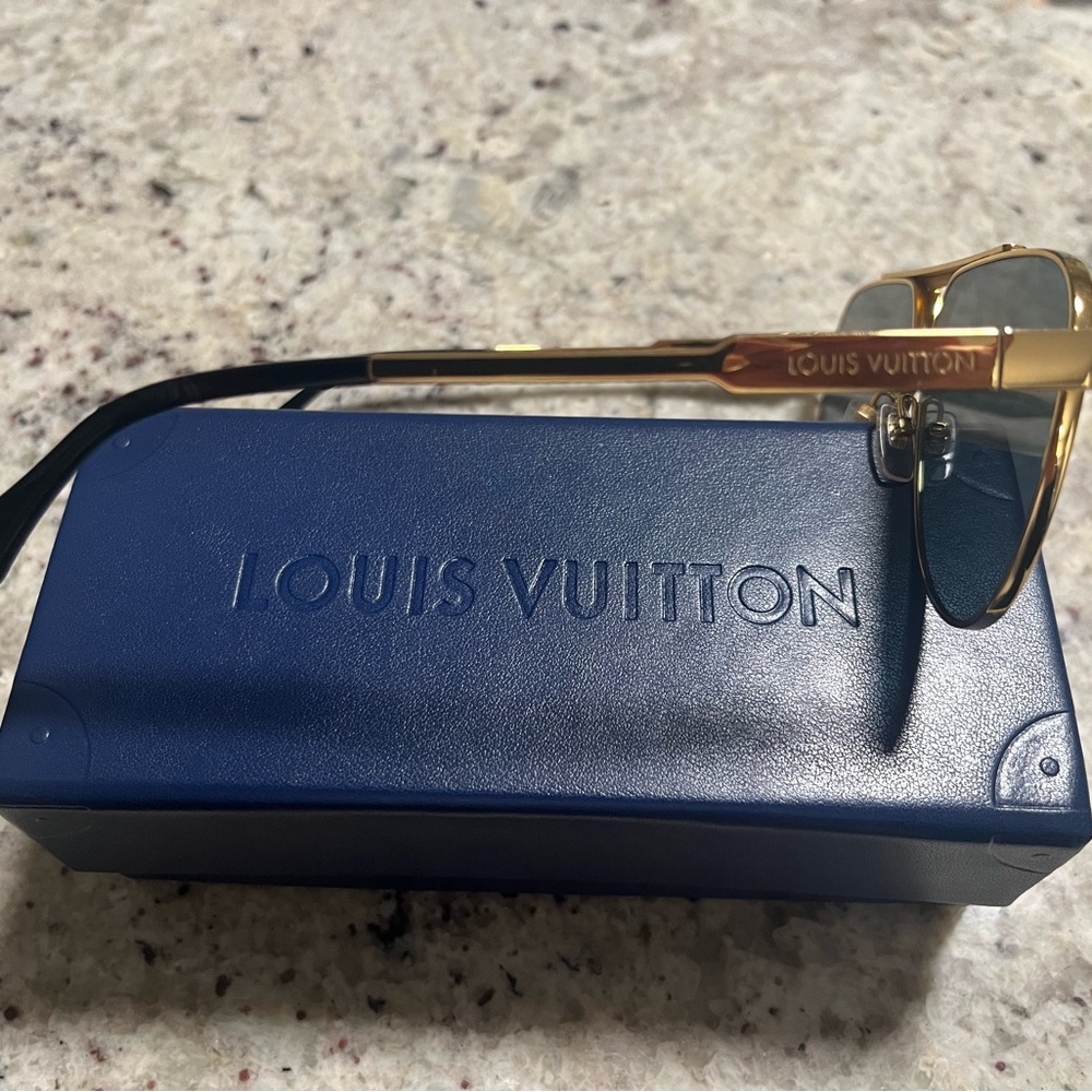 🔴SOLD Louis Vuitton Evidence Metal Pilot Sunglasses, Like New Condition - Picture 7 of 7